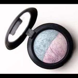 MAC FRESH & mint mineralize eyeshadow.